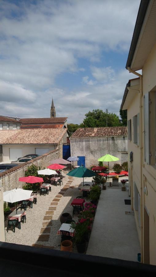 Cafe De Paris Hotel Lesparre-Medoc Exterior photo